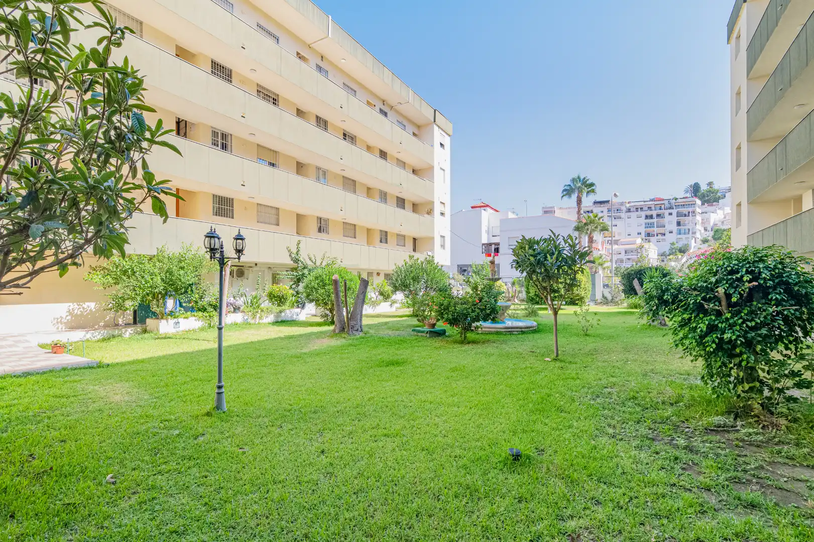Außenansicht von Wohnung zur Miete in Almuñécar mit Klimaanlage, Heizung und Terrasse