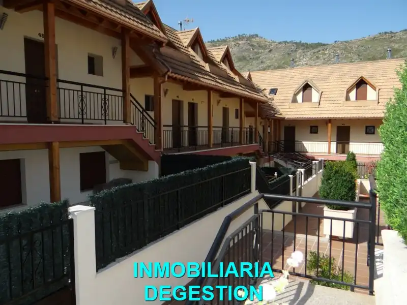 Vista exterior de Dúplex en venda en La Iruela amb Aire condicionat, Calefacció i Parquet