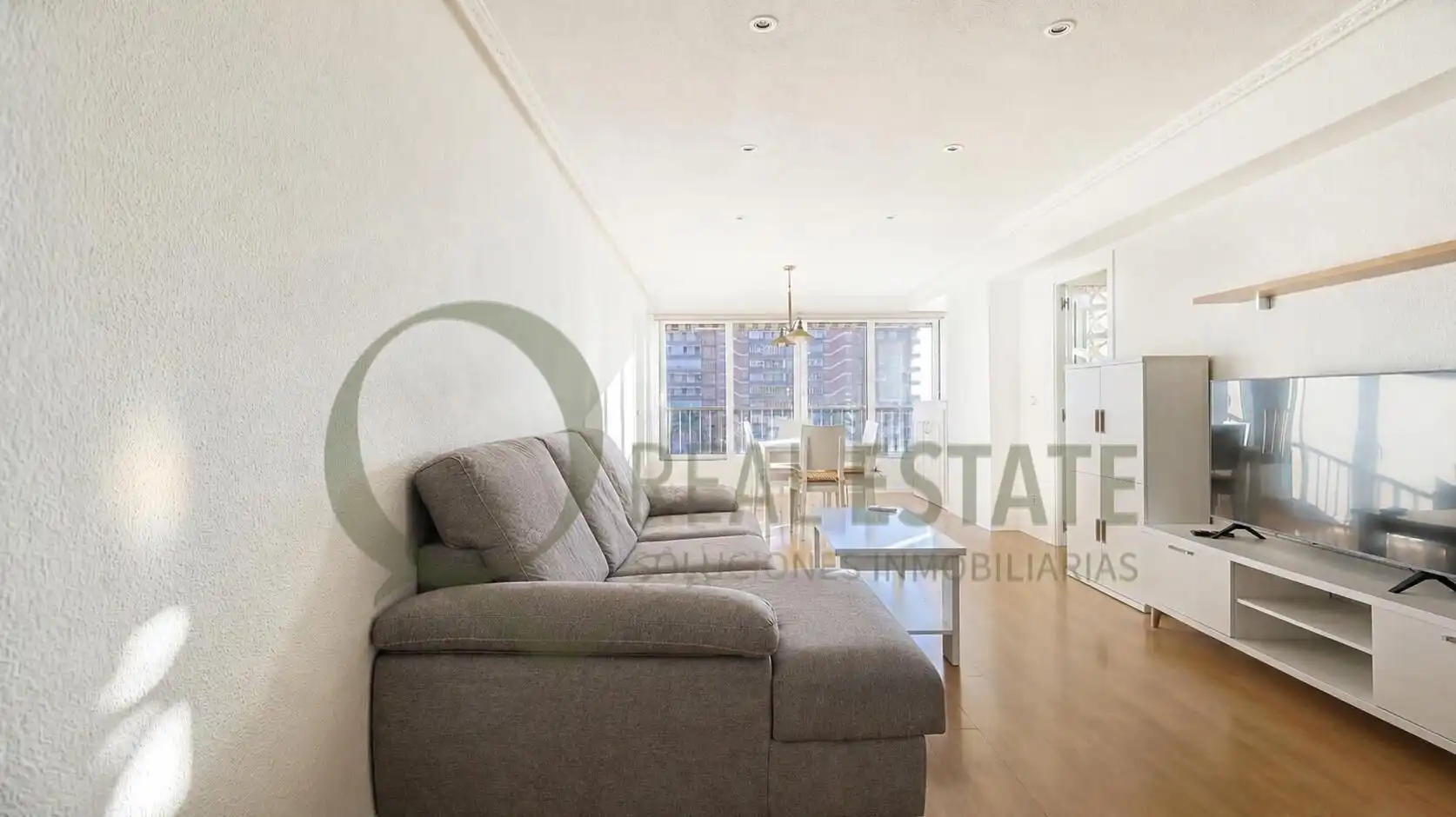 Außenansicht von Wohnung zum Verkauf in Alicante / Alacant mit Heizung, Privatgarten und Terrasse