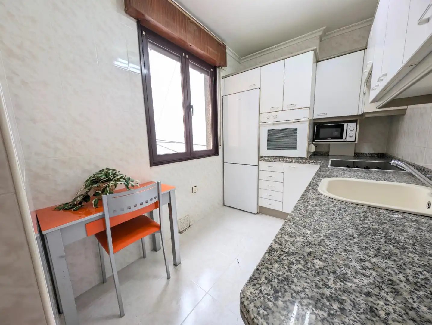 Cocina de Piso en venta en Mieres (Asturias) con Calefacción, Amueblado y Balcón