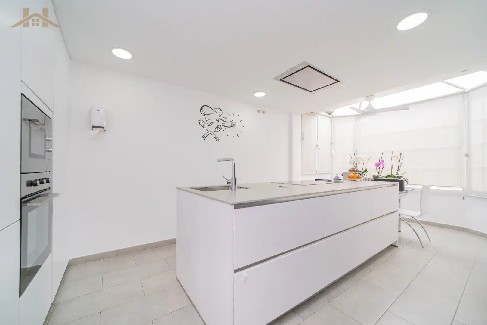 Küche von Einfamilien-Reihenhaus zum Verkauf in Madrid mit Klimaanlage, Heizung und Terrasse