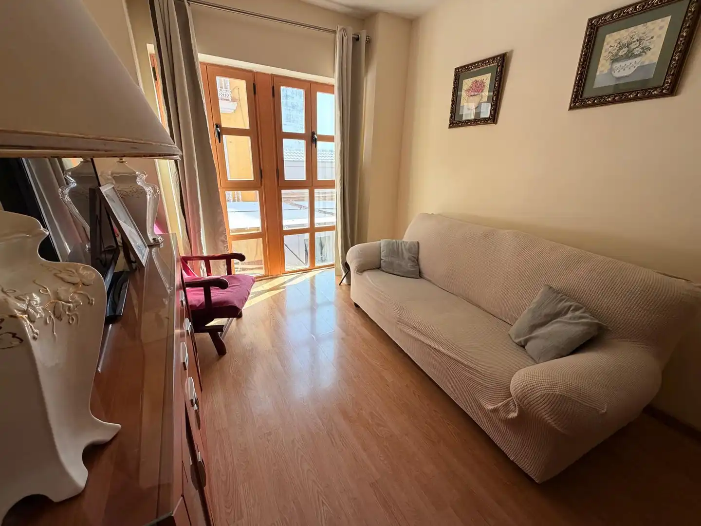 Living room of Flat for rent in Huelva  with Air Conditioner, Heating and Parquet flooring