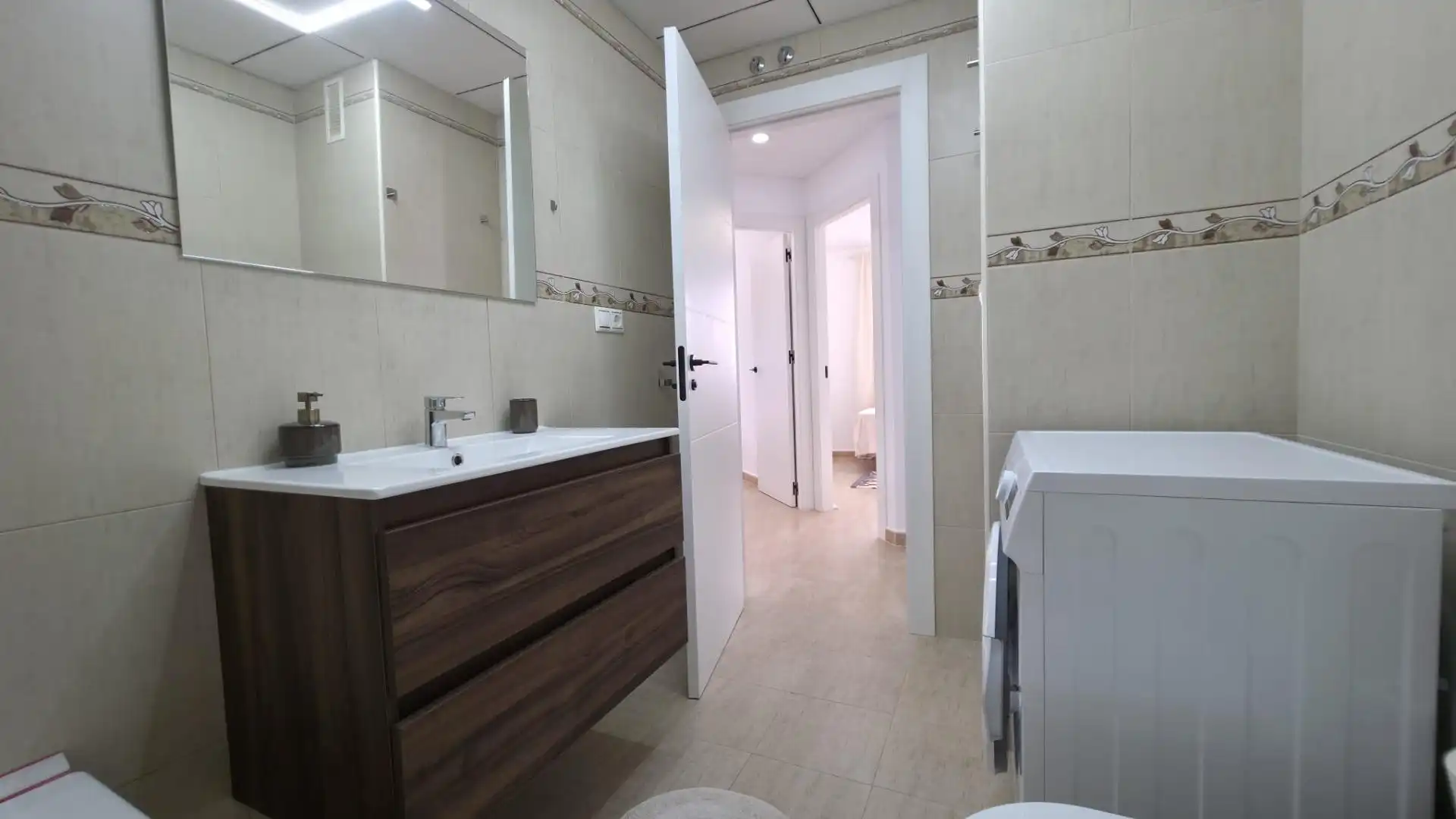 Baño de Piso en venta en Torrevieja con Aire acondicionado y Amueblado