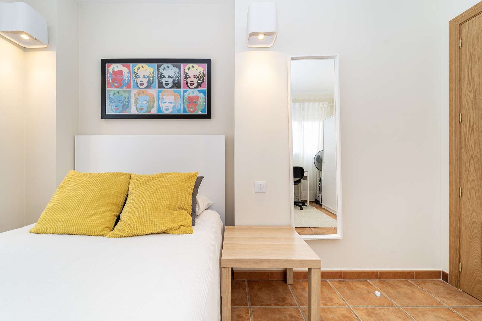 Dormitori de Pis per a compartir en Sevilla la Nueva amb Aire condicionat, Terrassa i Moblat