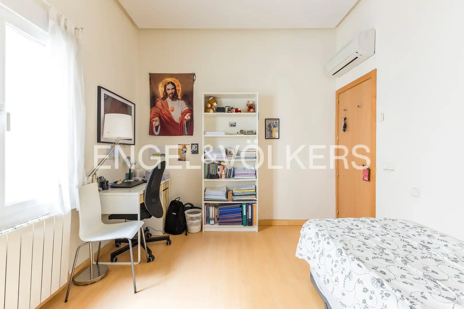 Dormitori de Apartament de lloguer en Madrid amb Aire condicionat i Calefacció