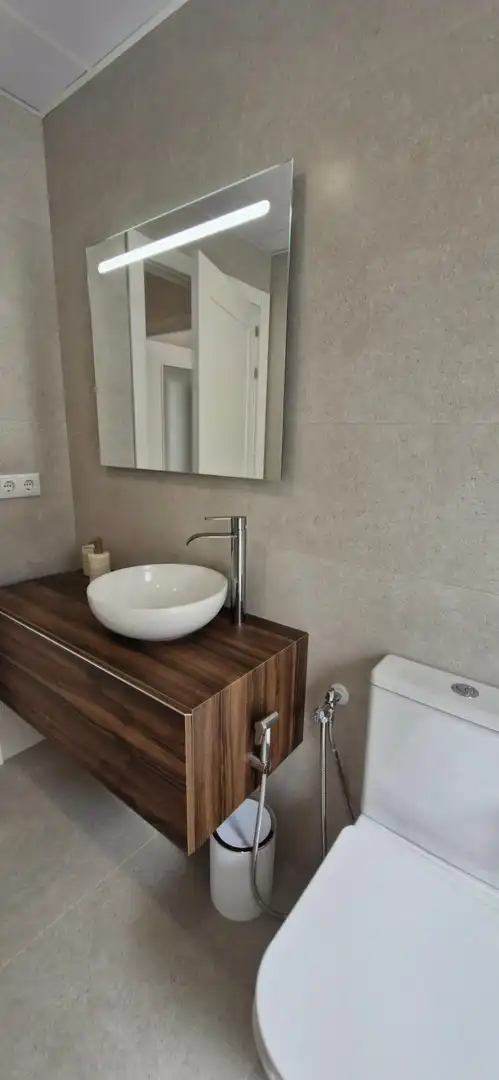 Baño de Piso de alquiler en Elche / Elx con Aire acondicionado, Parquet y Trastero