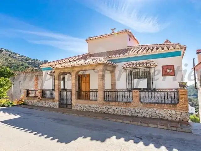 Adossat en venda a Cómpeta