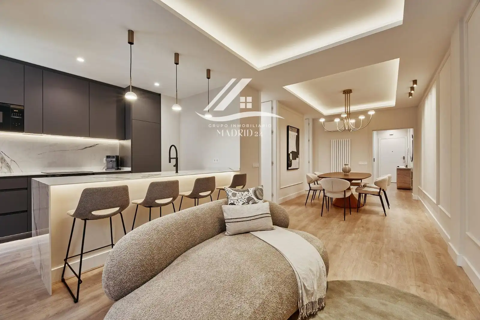 Flat with lift for sale in Calle de Fernán González, imagen 3