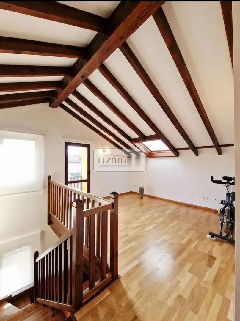 Sala de estar de Casa o chalet en venta en Villaquilambre con Calefacción, Jardín privado y Terraza