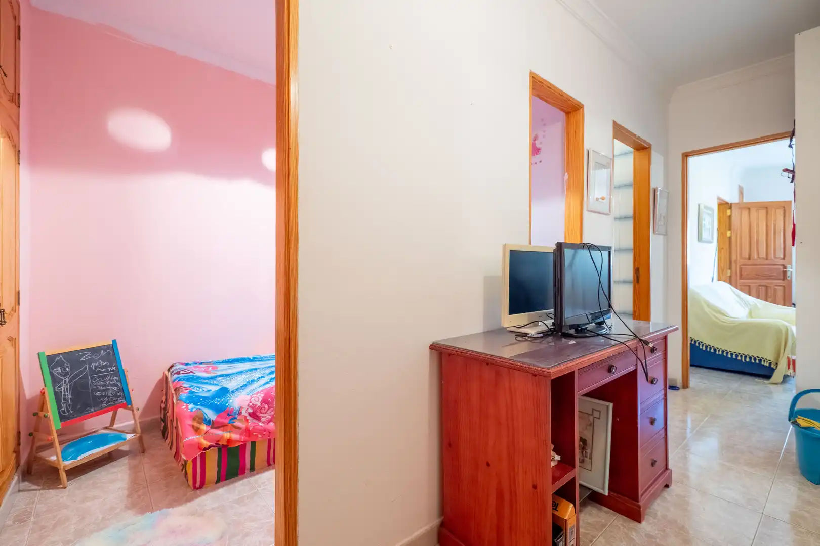 Dormitori de Casa o xalet en venda en Santa María de Guía de Gran Canaria amb Terrassa, Moblat i Balcó