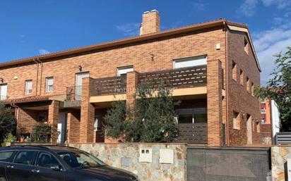 Exterior view of Single-family semi-detached for sale in Santa Maria de Palautordera  with Air Conditioner, Terrace and Swimming Pool