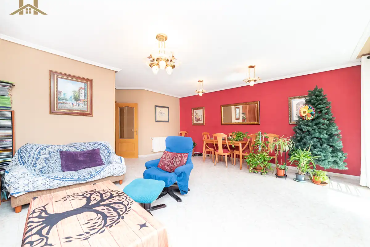 Sala d'estar de Casa o xalet en venda en Arroyomolinos (Madrid) amb Aire condicionat, Calefacció i Jardí privat