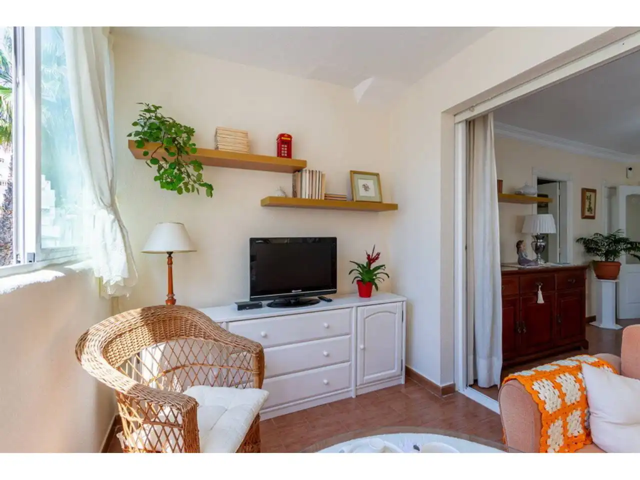 Sala de estar de Apartamento en venta en Almuñécar con Aire acondicionado y Piscina comunitaria