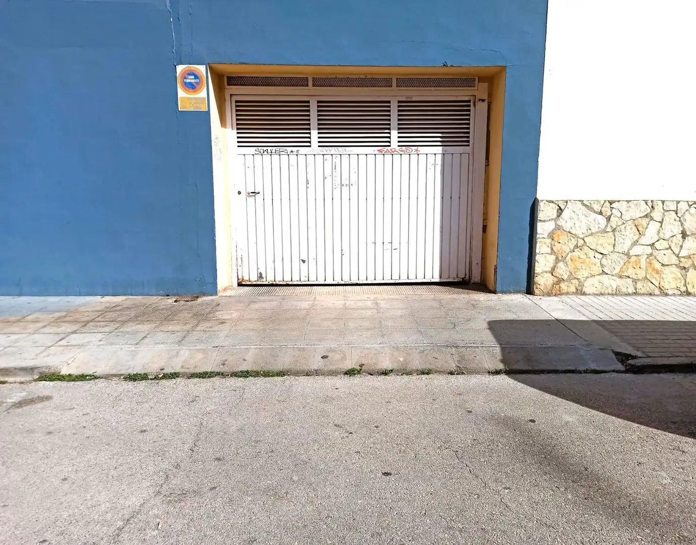 Parkplatz zum Verkauf in Calle de Villajoyosa 8, imagen 2