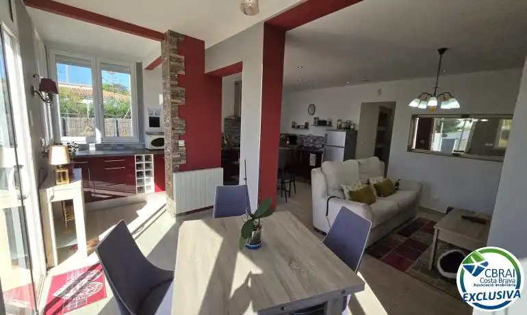 Sala d'estar de Casa o xalet en venda en Roses amb Calefacció, Jardí privat i Traster