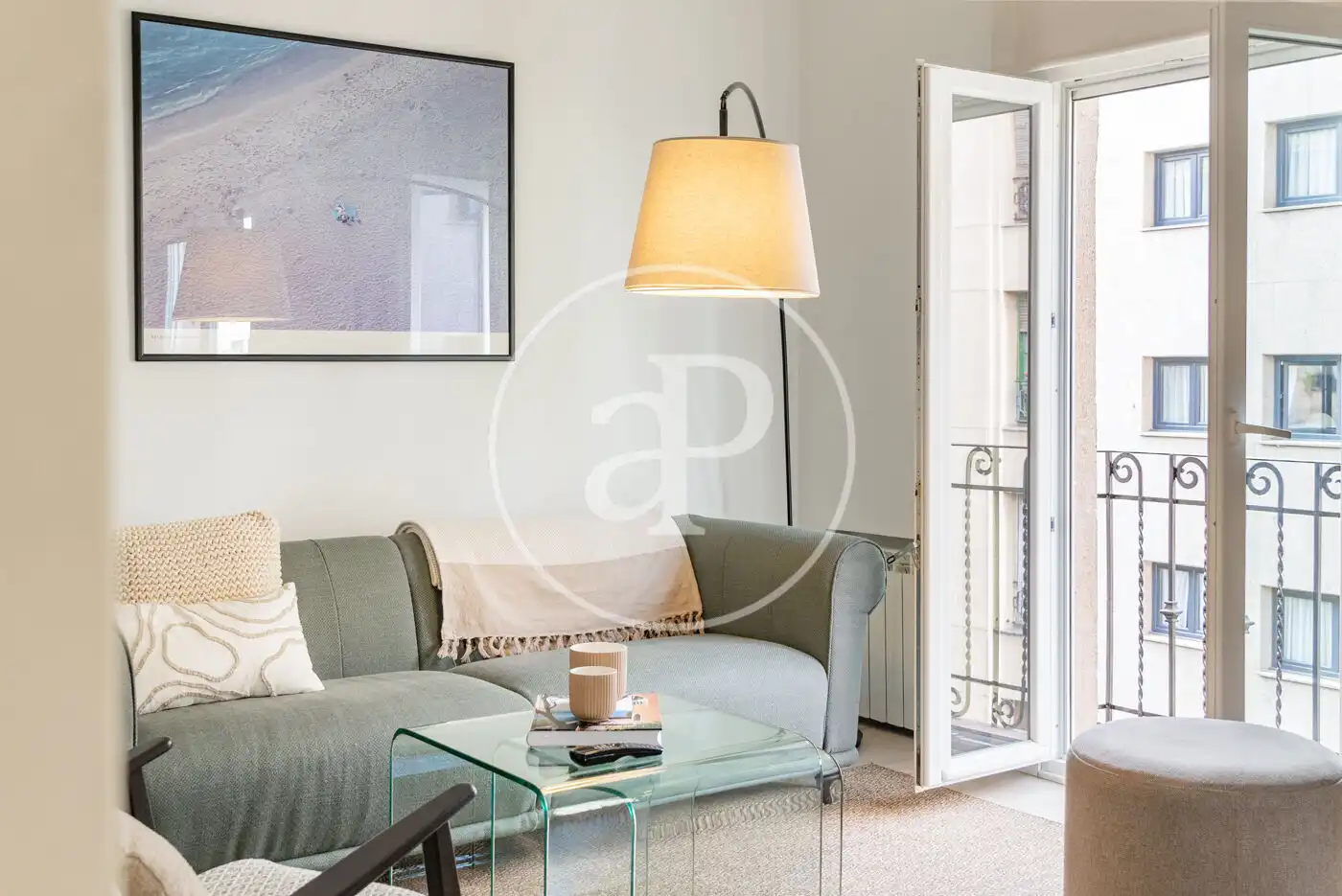 Flat with terrace for sale in Calle de Alcántara, imagen 3