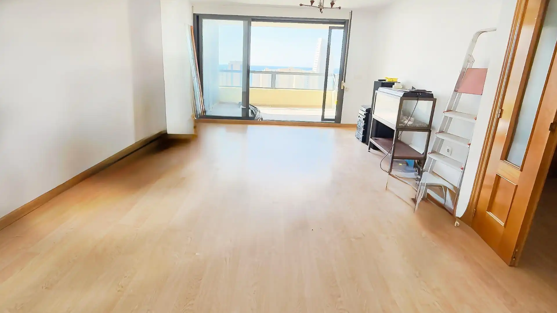Sala d'estar de Pis en venda en Benidorm amb Aire condicionat, Jardí privat i Terrassa