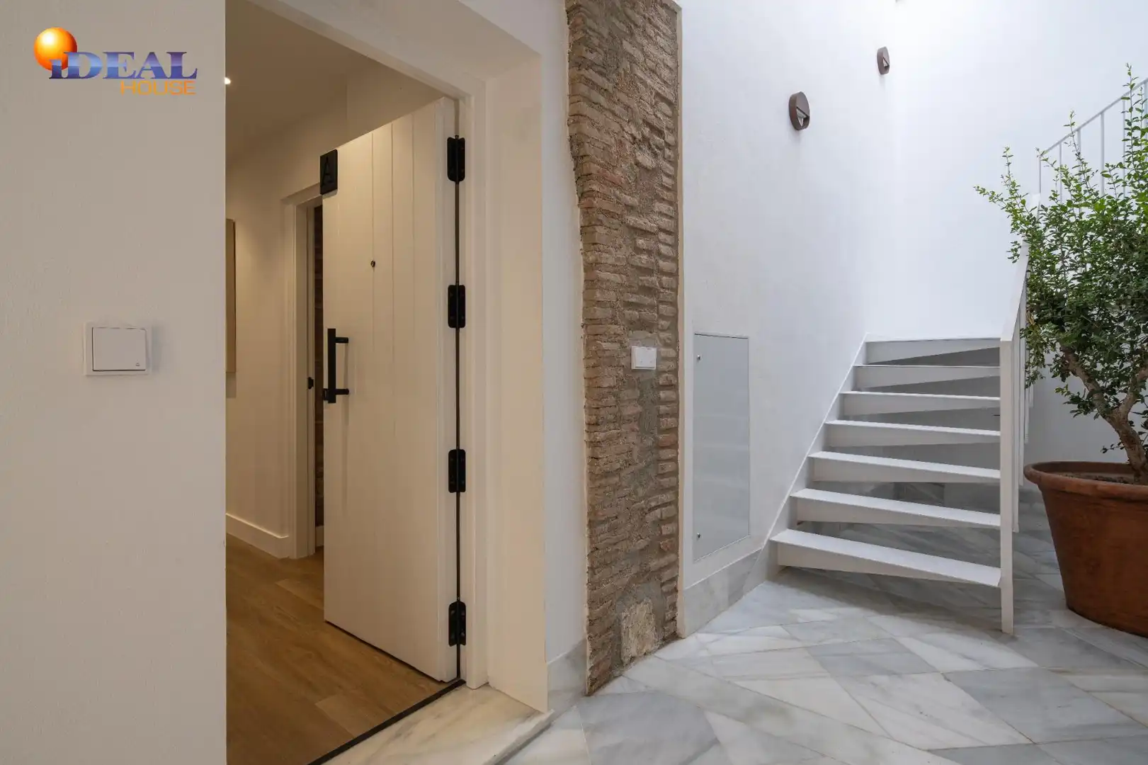 Flat for sale in Granada  with Air Conditioner