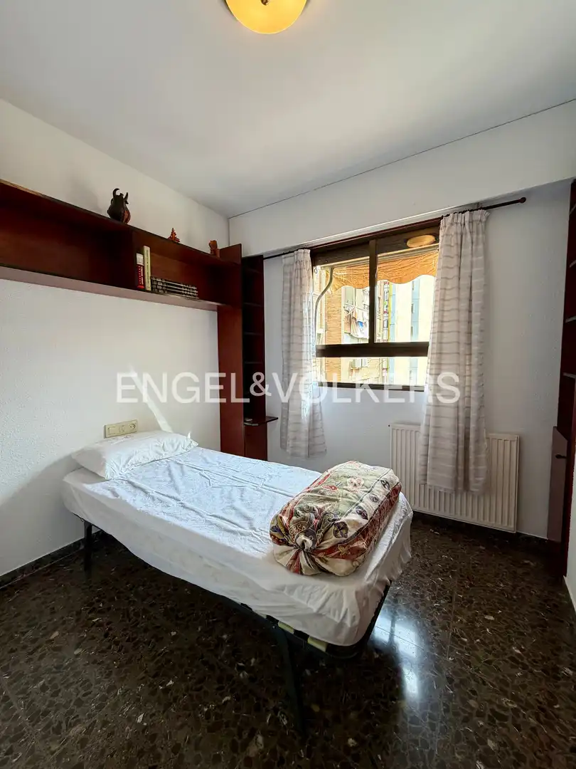 Bedroom of Flat for rent in Valencia  with Air Conditioner, Heating and Balcony