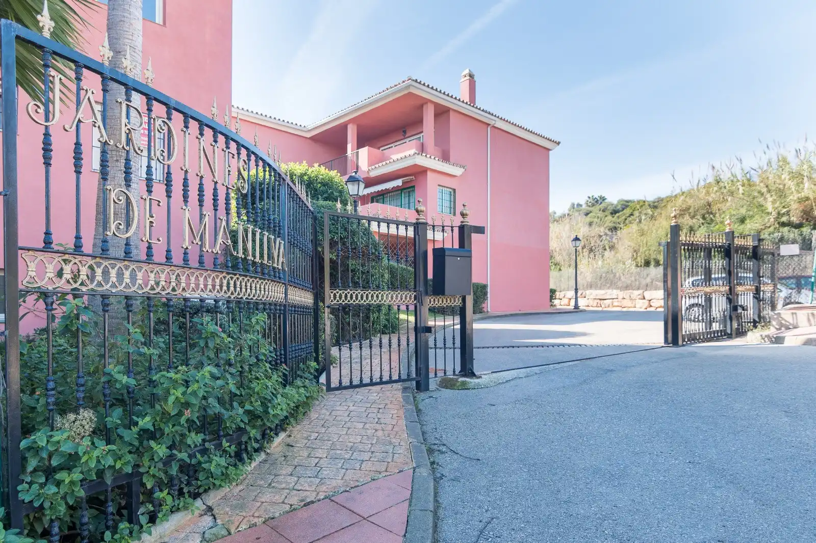 Vista exterior de Apartamento en venta en Manilva con Aire acondicionado, Terraza y Piscina