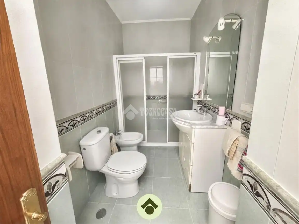 Bathroom of Houses for sale in El Carpio  with Air Conditioner and Furnished