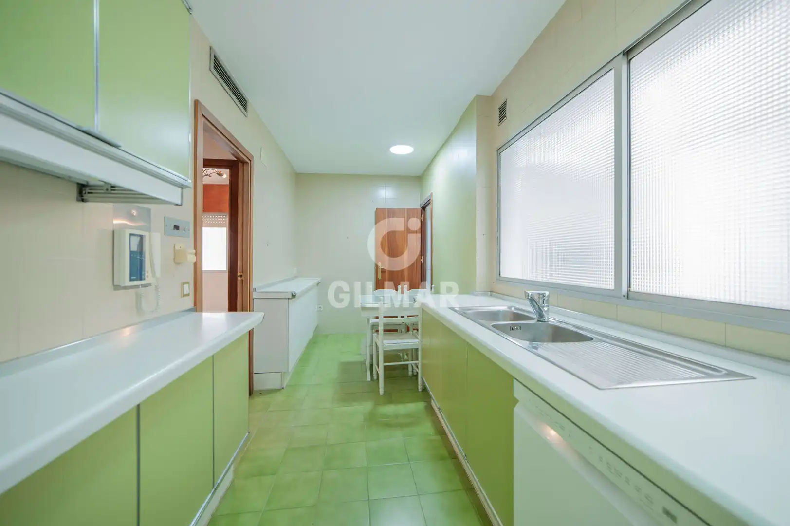 Cocina de Piso de alquiler en Sevilla con Calefacción y Balcón
