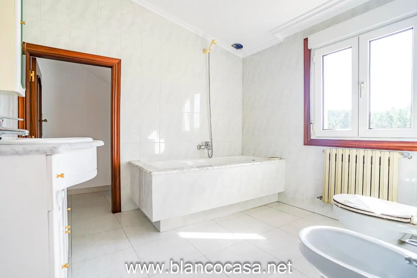 Baño de Casa o chalet en venta en Carballo con Calefacción, Jardín privado y Trastero