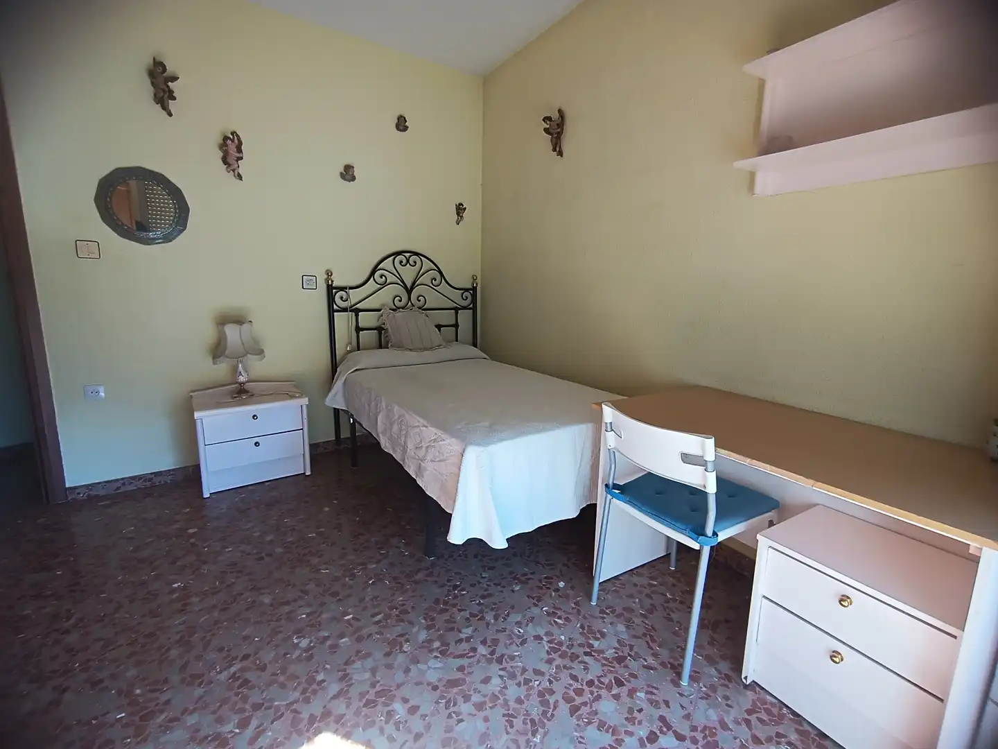 Habitación de Piso en venta en Loja con Aire acondicionado, Amueblado y Horno
