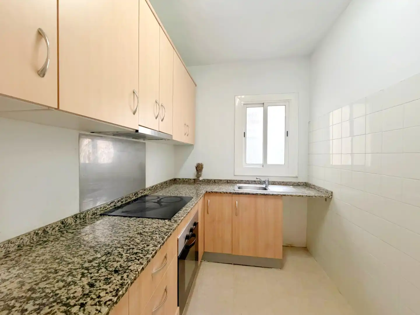 Cocina de Ático en venta en L'Hospitalet de Llobregat