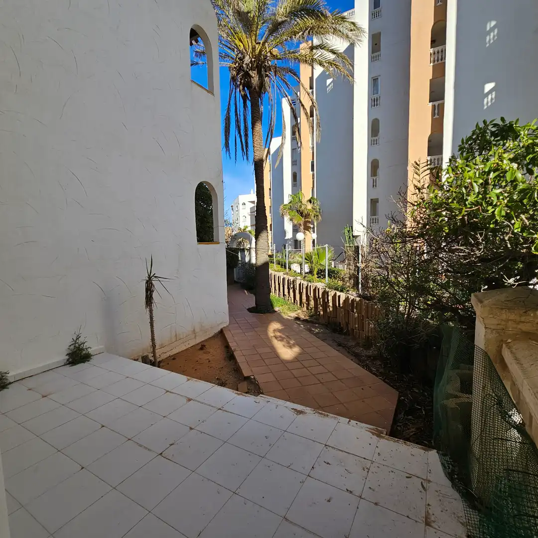 Vista exterior de Casa adosada en venda en La Manga del Mar Menor amb Jardí privat, Terrassa i Moblat