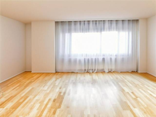 Piso en Venta en De Pilar De Madariaga Rojo en Ensanche de Vallecas - La Gavia