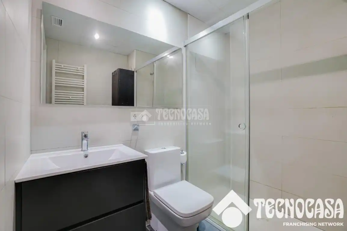 Baño de Piso en venta en Barcelona con Aire acondicionado, Calefacción y Terraza