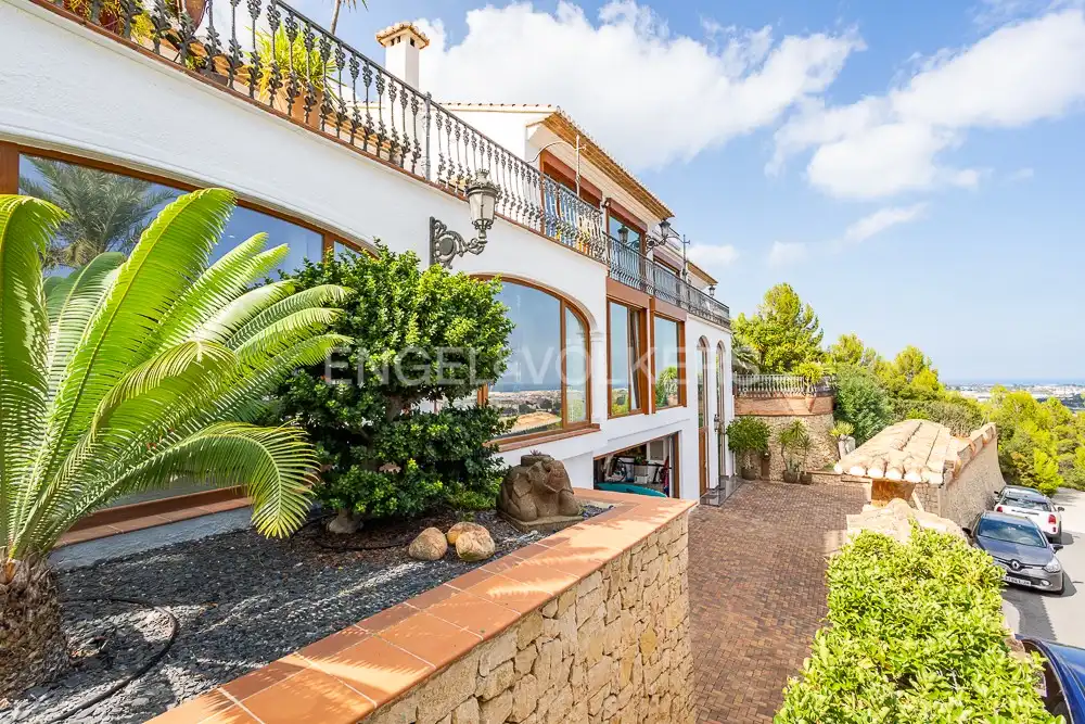 Vista exterior de Casa o xalet de lloguer en Dénia amb Aire condicionat, Calefacció i Jardí privat
