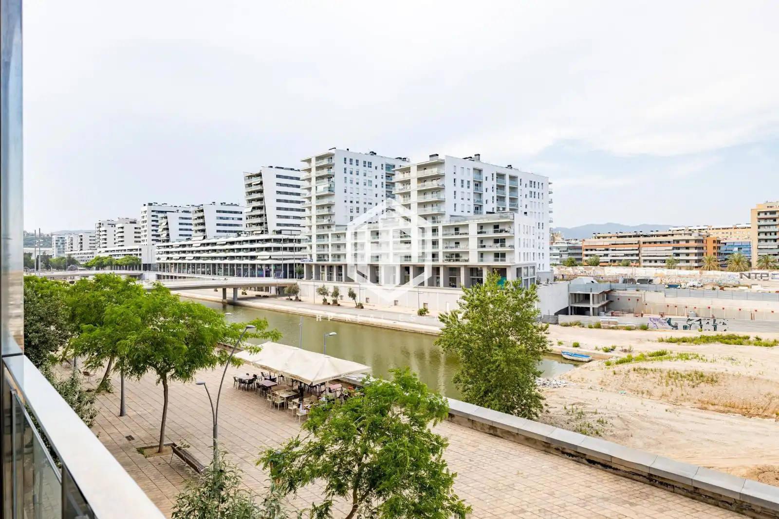 Vista exterior de Pis en venda en Badalona amb Calefacció, Terrassa i Traster