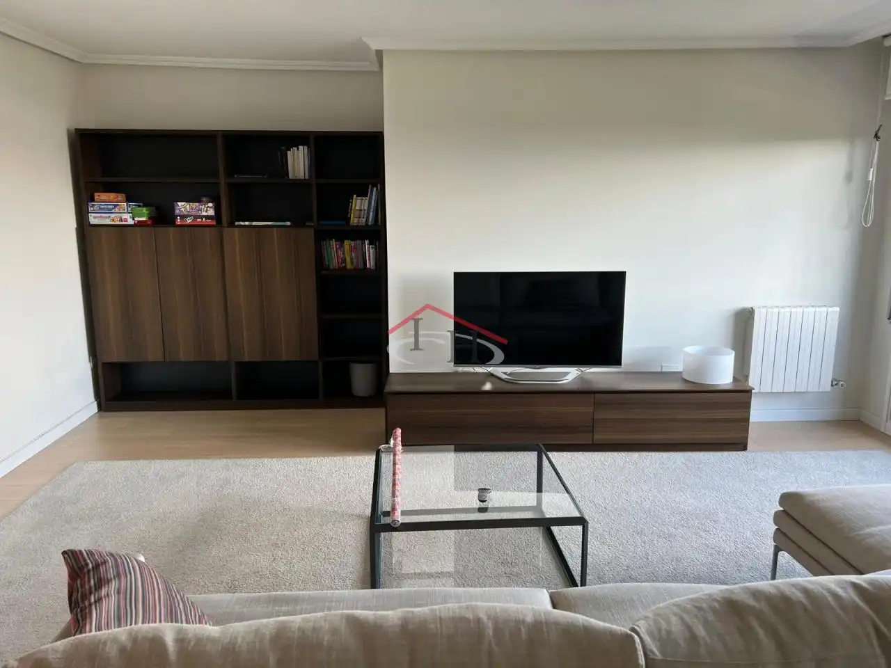 Sala d'estar de Àtic de lloguer en León Capital  amb Calefacció, Parquet i Terrassa
