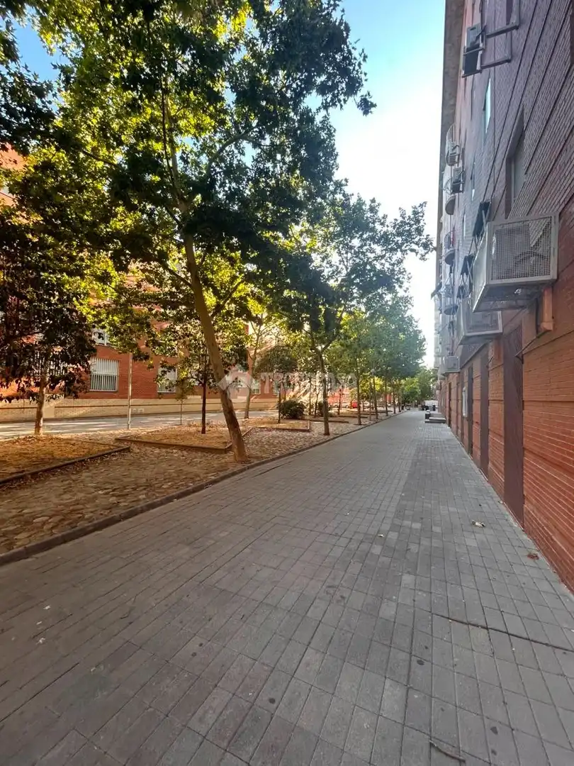 Vista exterior de Piso en venta en Madrid