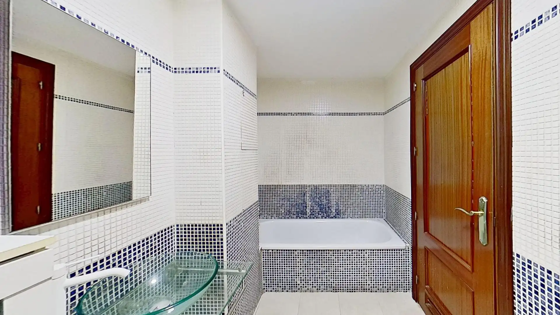 Baño de Piso en venta en Motril con Balcón