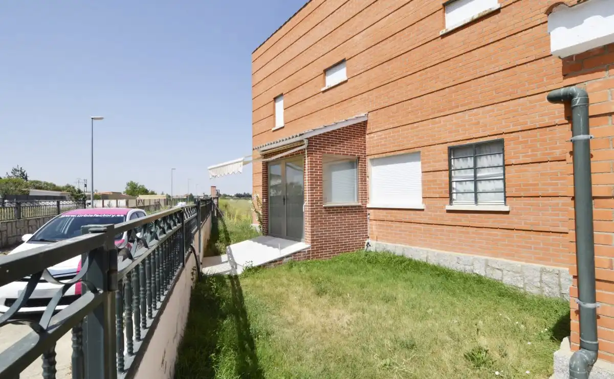 Exterior view of Houses for sale in Calvarrasa de Abajo  with Heating