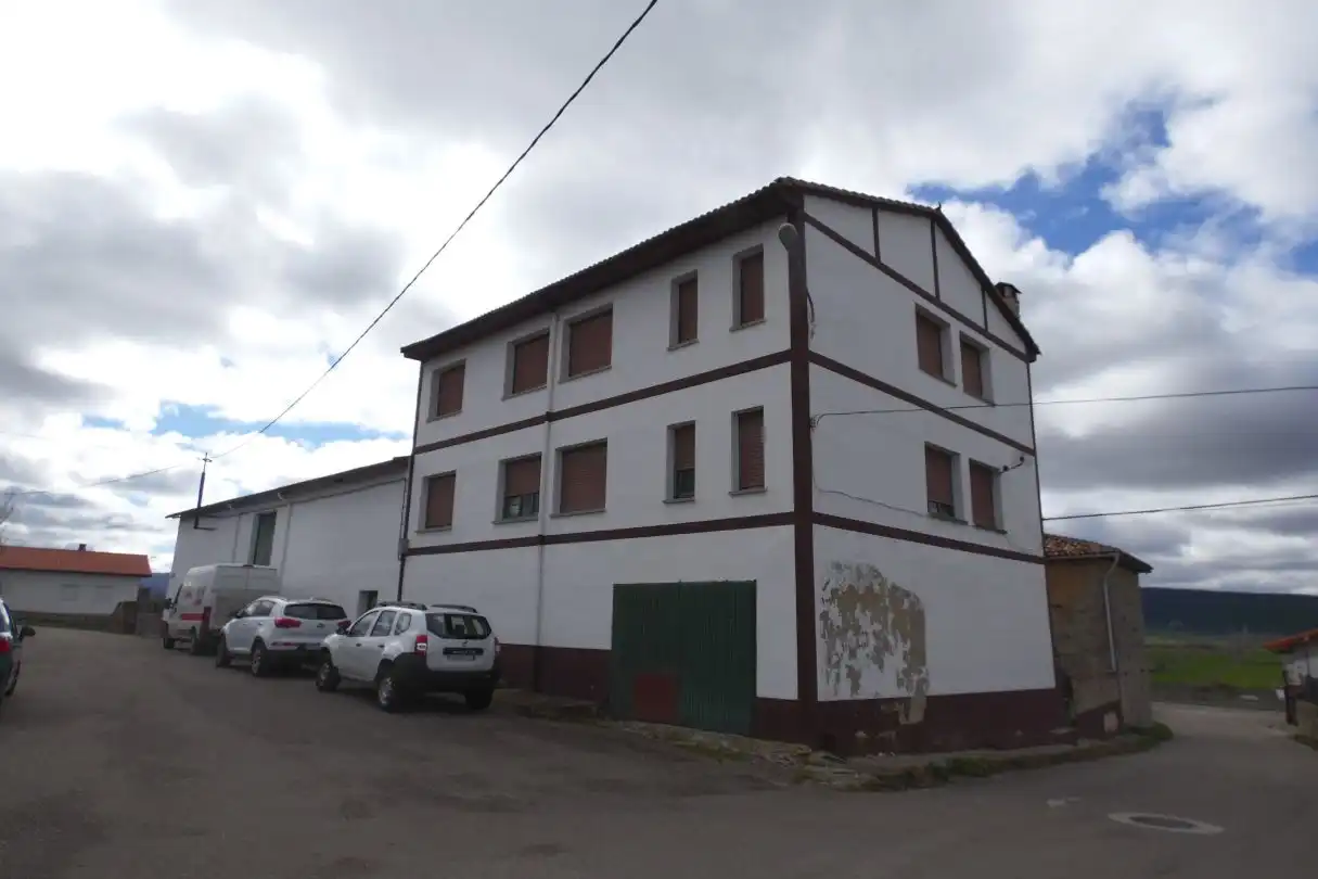 Casa in vendita a Valle de Losa