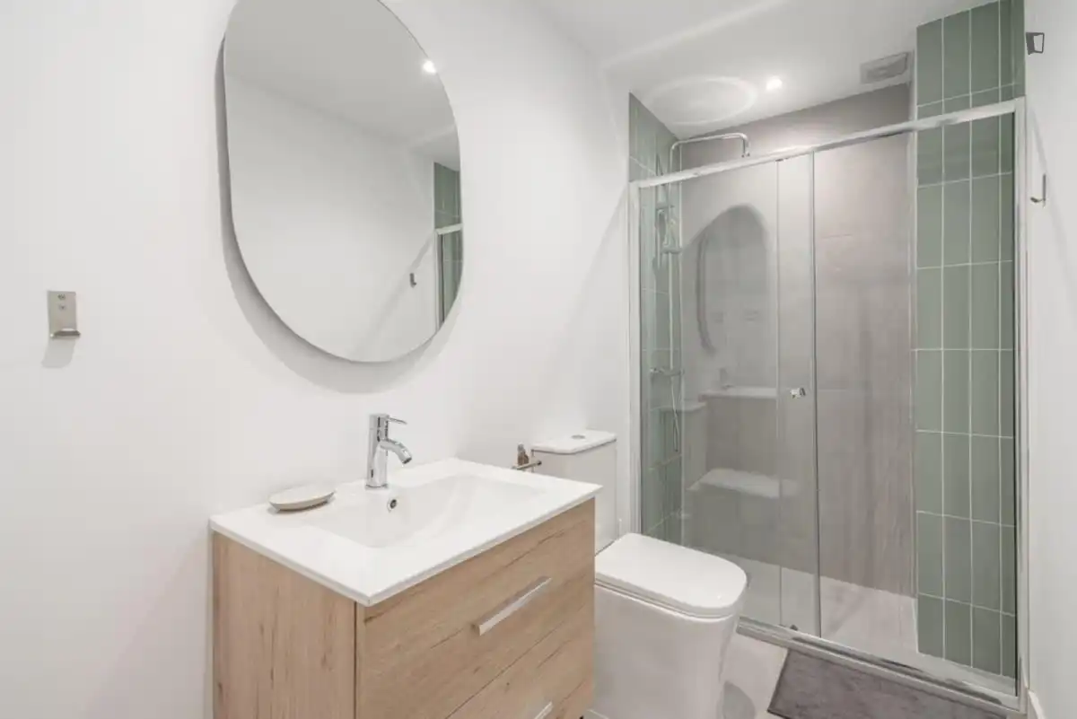 Badezimmer von Wohnung zur Miete in Madrid mit Klimaanlage, Heizung und Möbliert