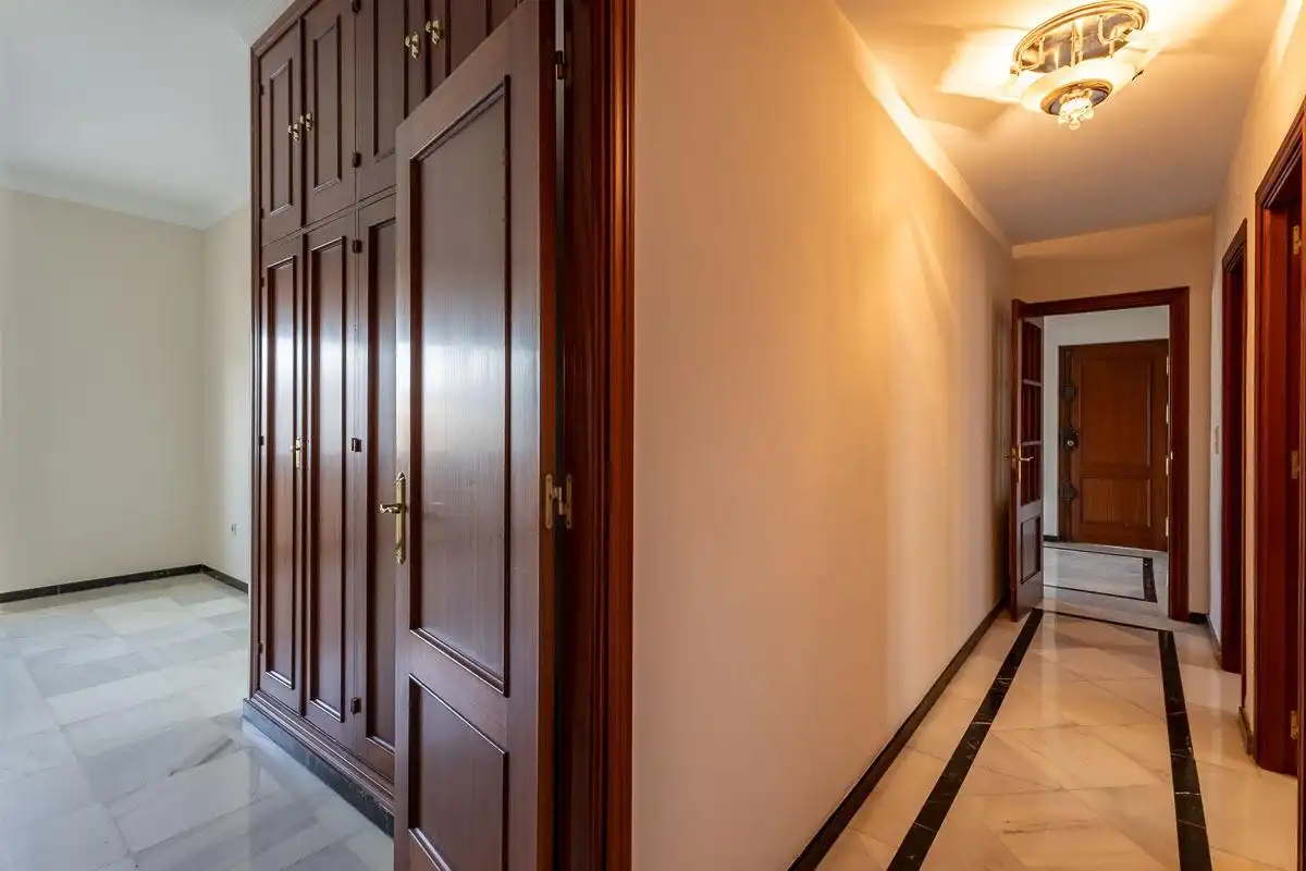 Flat for rent in Granada  with Air Conditioner and Heating