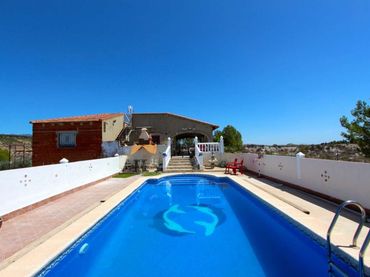 Casa con piscina en venta en Albudeite