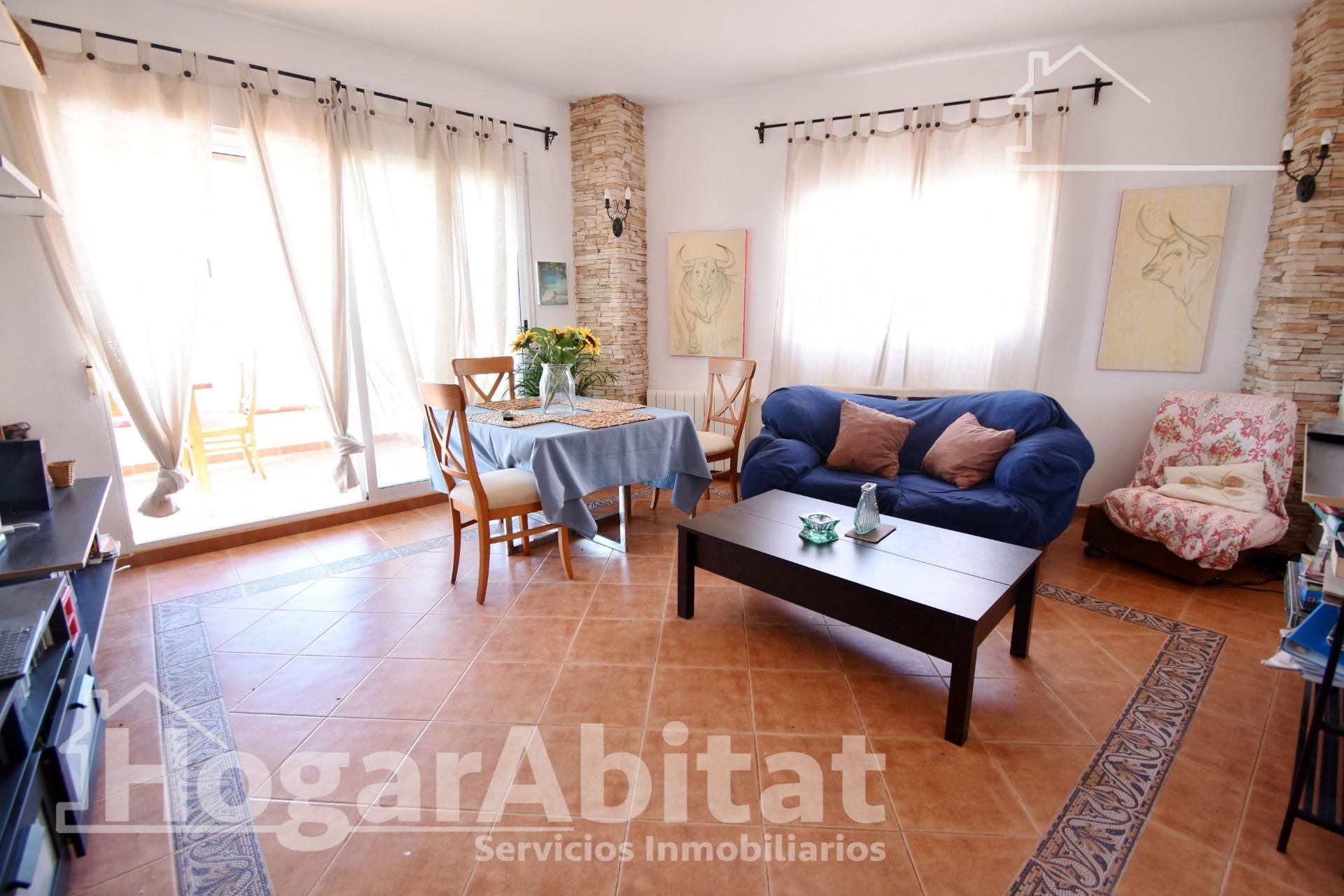 Sala d'estar de Casa o xalet en venda en Torrent amb Aire condicionat, Jardí privat i Terrassa