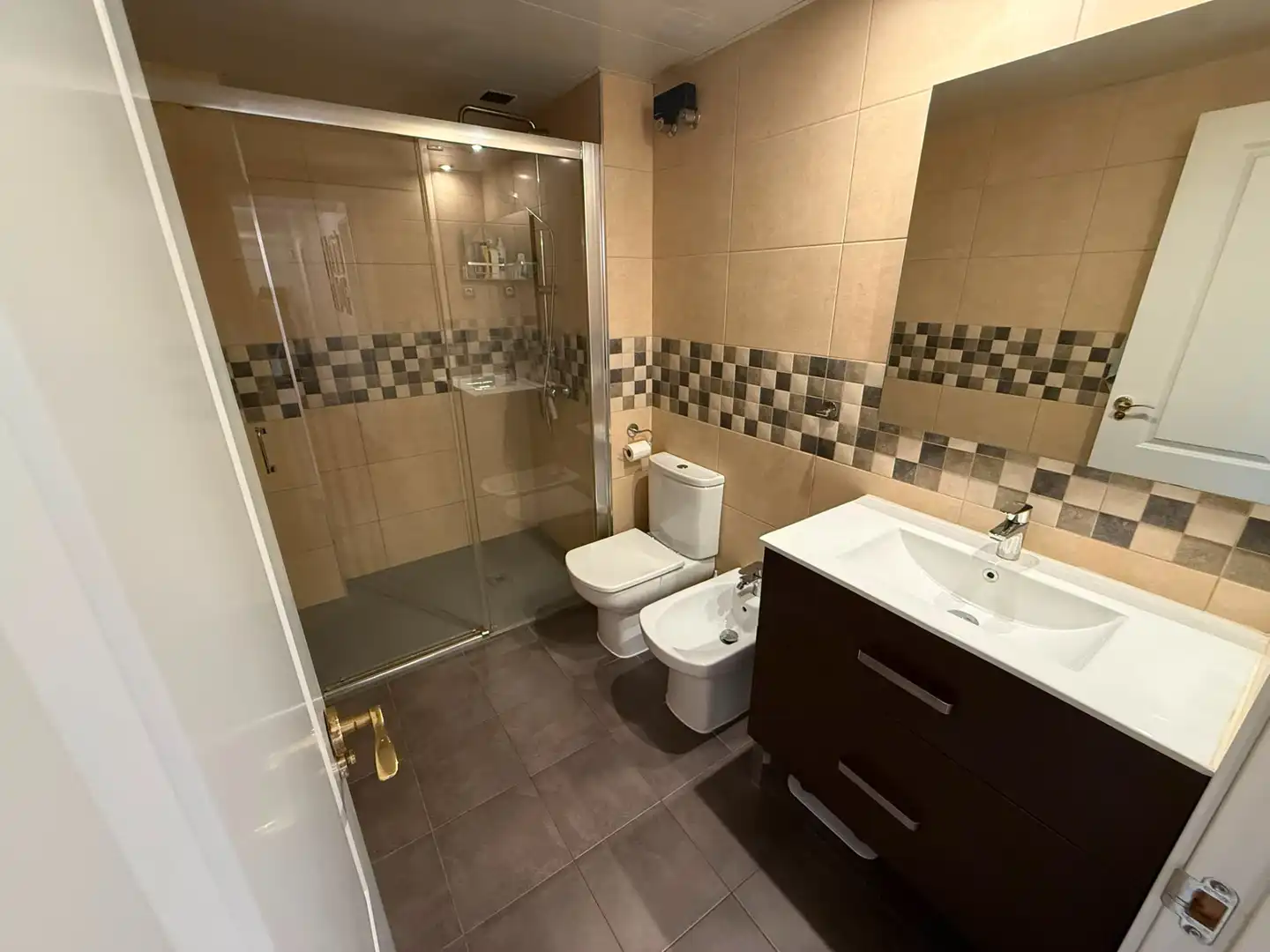 Baño de Piso en venta en Cornellà de Llobregat con Aire acondicionado, Calefacción y Parquet