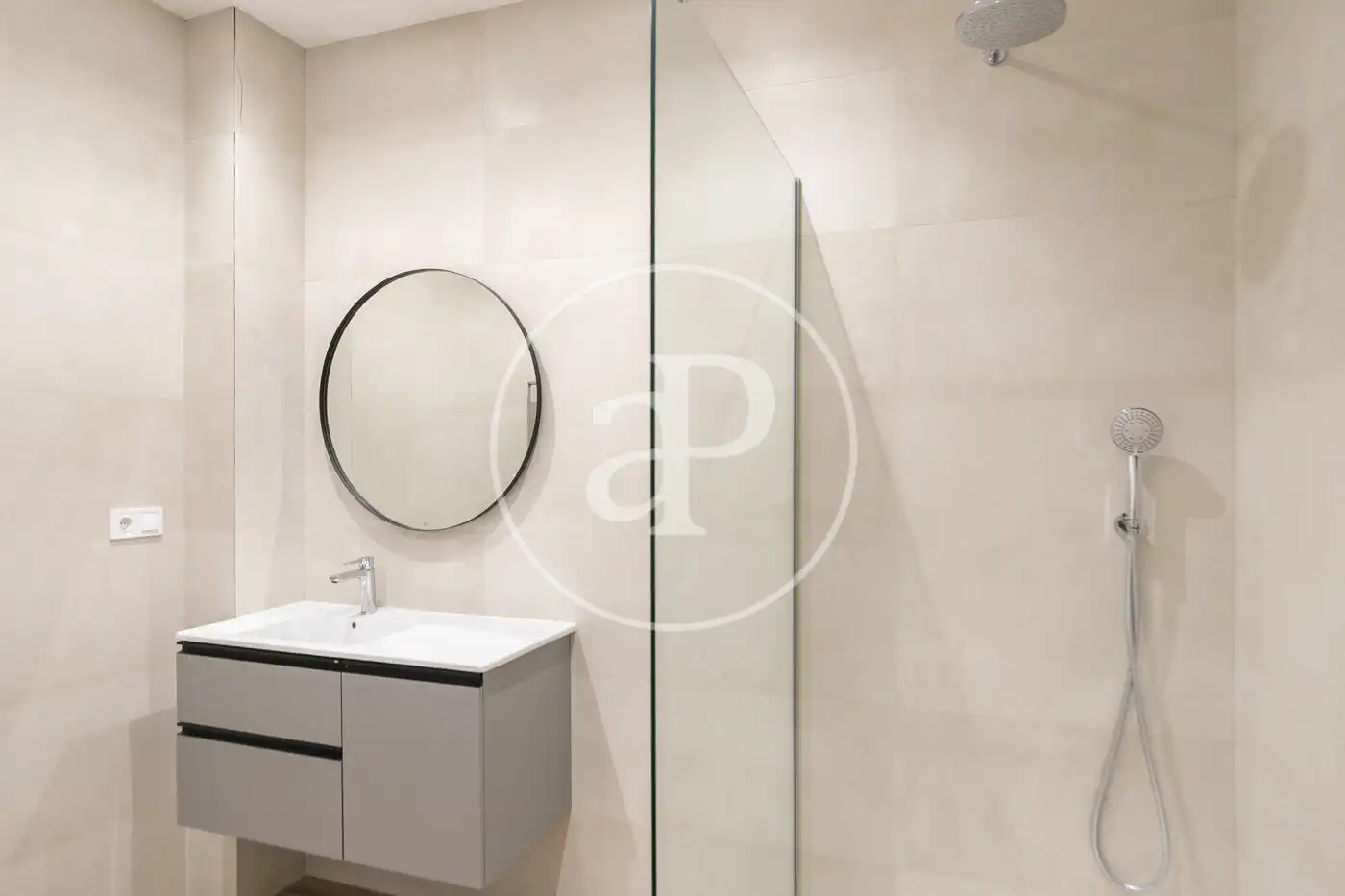 Badezimmer von Wohnung zum Verkauf in Barcelona mit Klimaanlage, Heizung und Möbliert