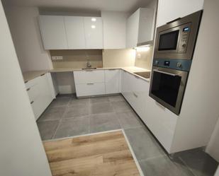 Kitchen of Apartment for sale in Girona Capital