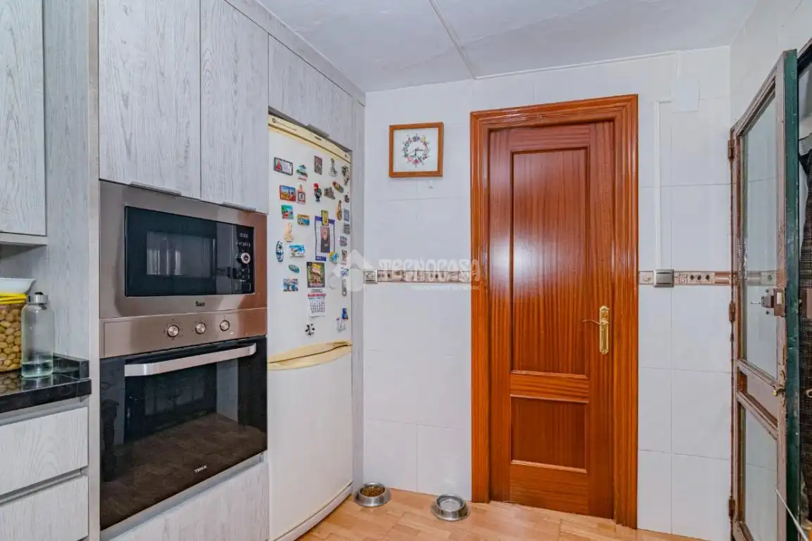 Cuina de Casa adosada en venda en Loja amb Aire condicionat, Terrassa i Traster