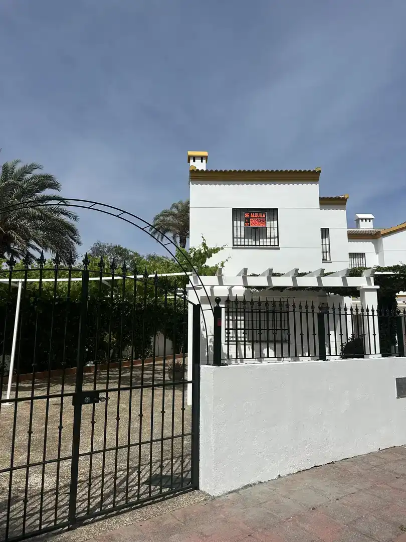 Vista exterior de Casa o xalet de lloguer en La Antilla, Huelva