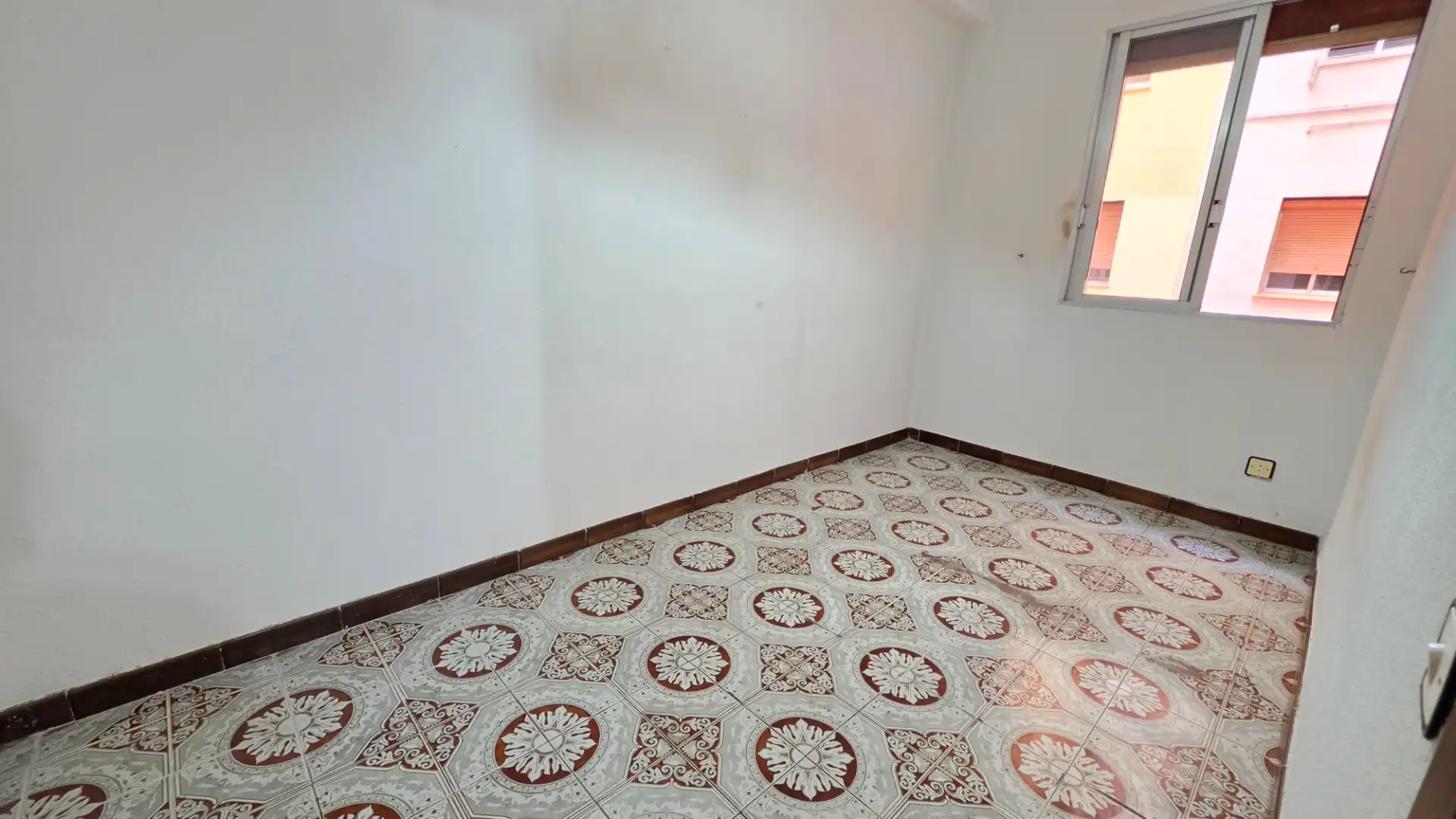 Wohnung zum Verkauf in Tarragona mit Klimaanlage, Heizung und Terrasse