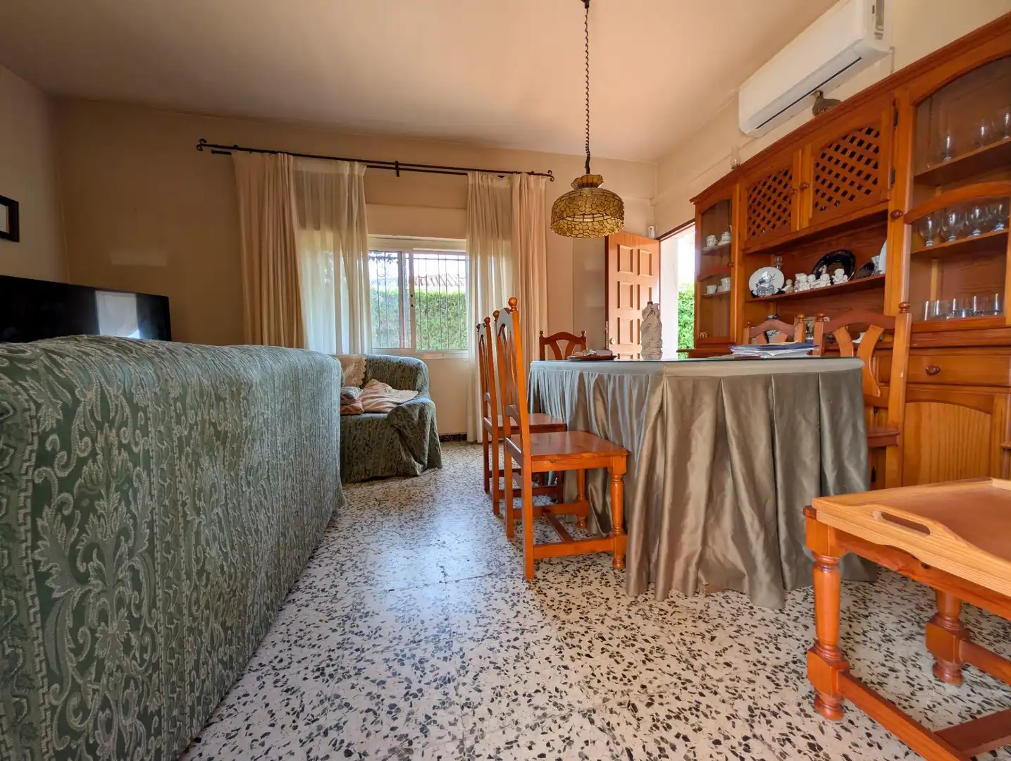 Detached house with pool for sale in Sanlúcar la Mayor, imagen 5